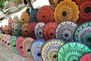 Bagan - Ombrelles colorées
